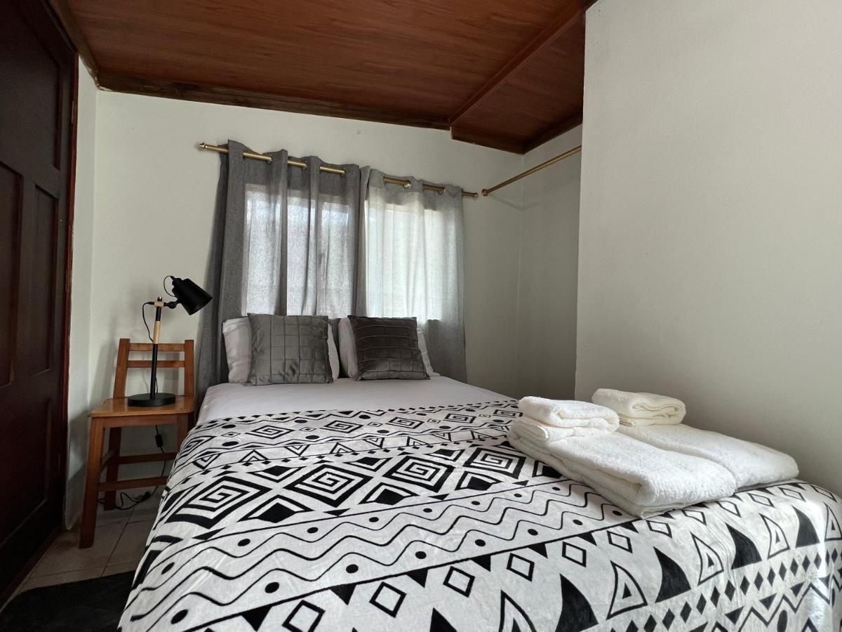 Tiny Apartment In The City Rooftop Terrace Baños Exterior foto